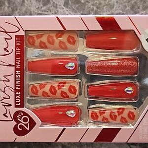 "LIMITED EDITION" L.A. COLORS Press-On Nails Kit